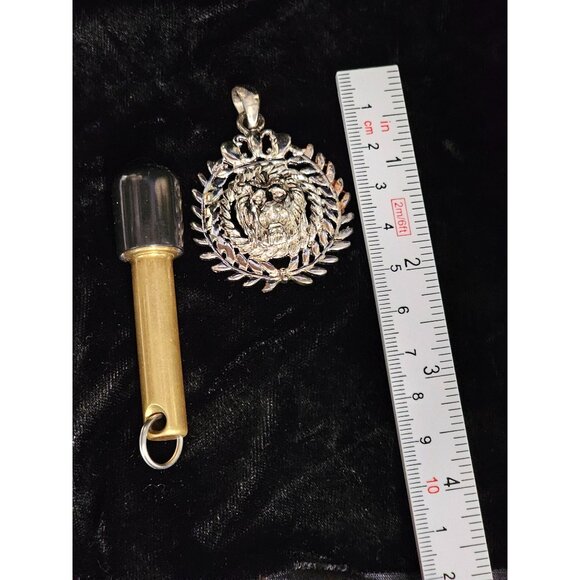 Anne Klein Lion Head Medallion Pendant - Picture 2 of 4